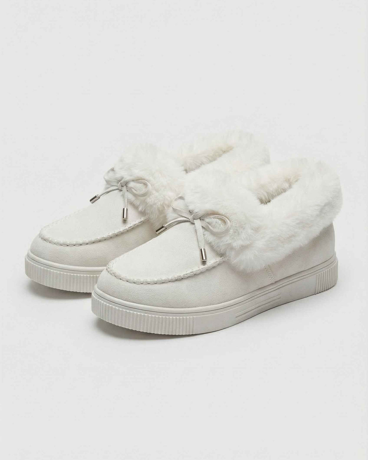 Lumina Wear Victoria insulated winter boots with cozy lining, stylish white winter boots for cold weather, size 35.