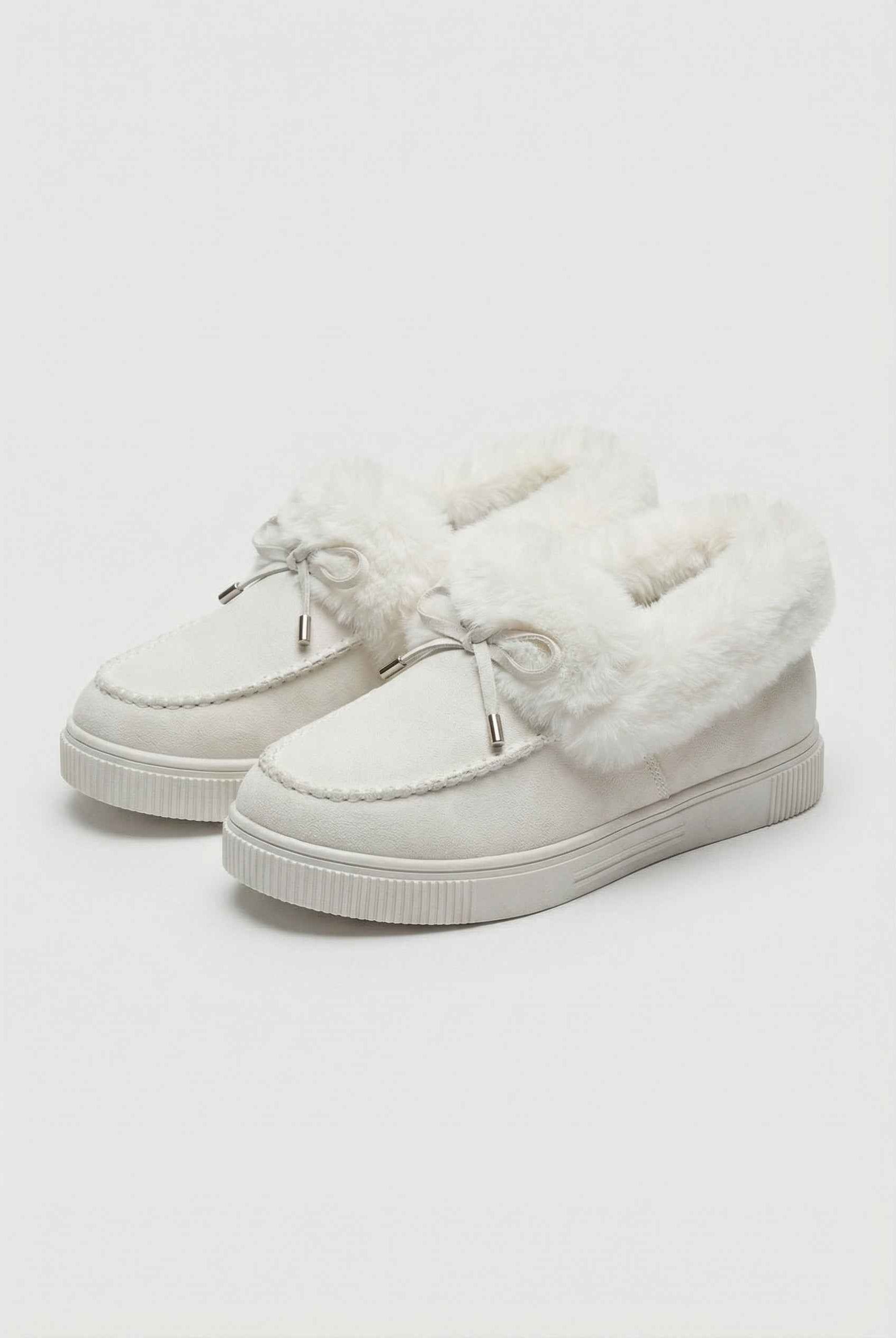 Victoria insulated winter boots by Lumina Wear with cozy lining, white color, stylish design, perfect for cold weather.
