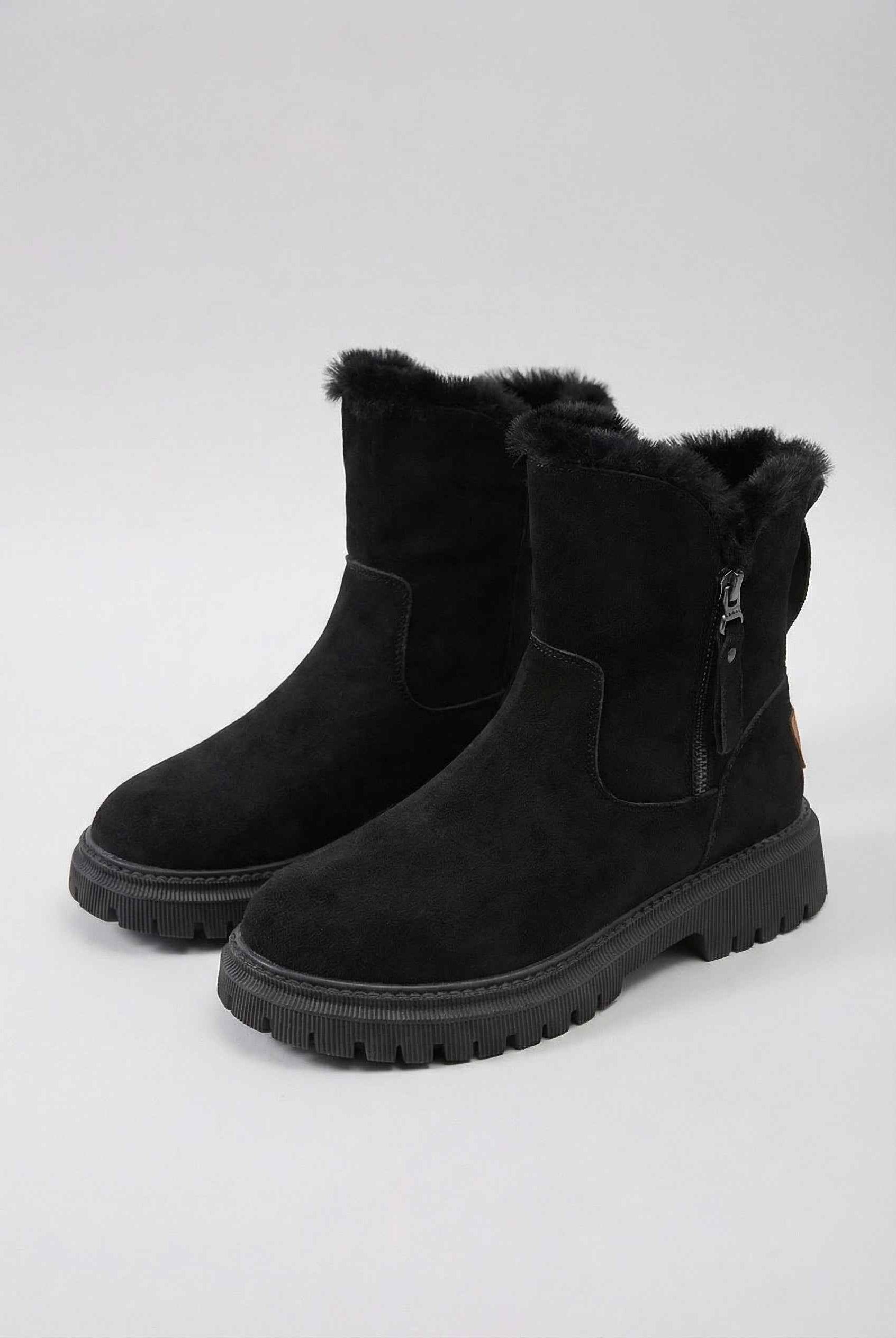 Victoria Lumina black waterproof winter boots for women, stylish winter footwear with sturdy soles and cozy lining.