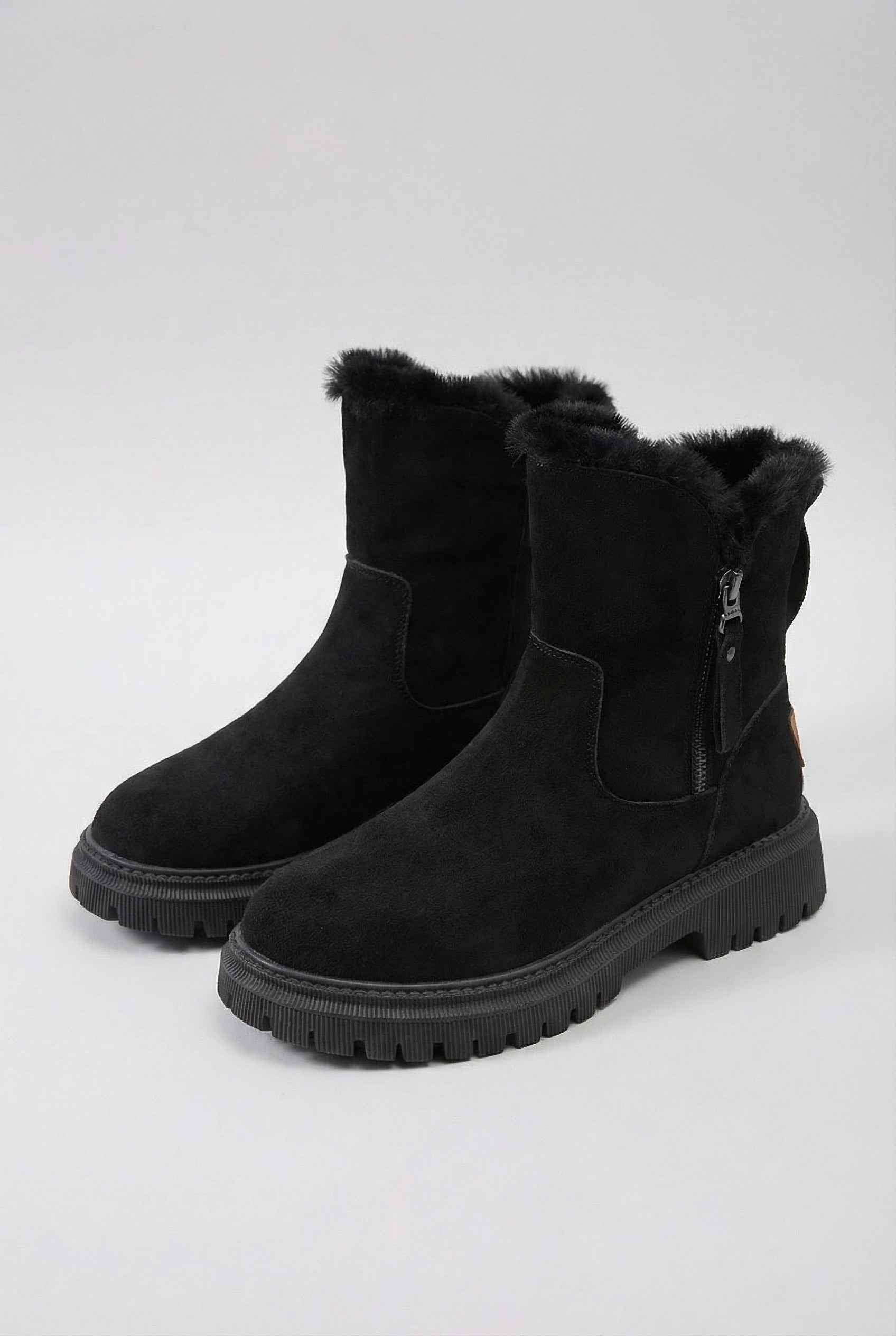 Victoria Lumina black waterproof winter boots for women, stylish winter footwear with sturdy soles and cozy lining.