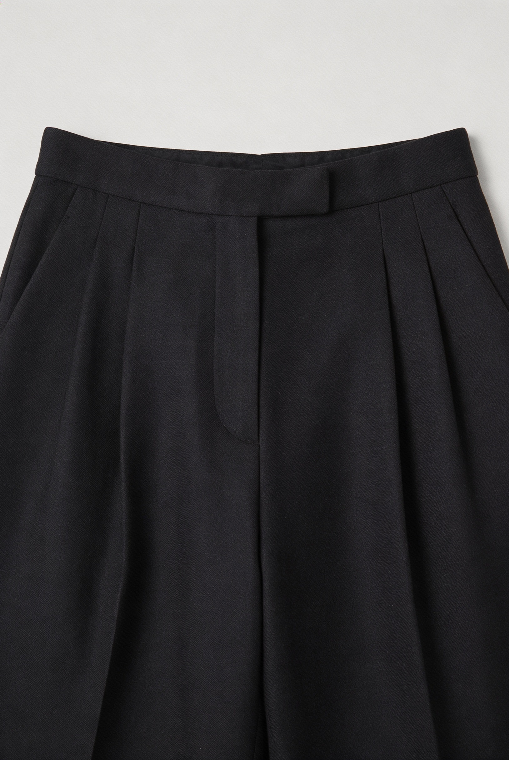 Victoria Lumina high-waisted black women's trousers with tailored fit and comfort, featuring a sleek, modern design.
