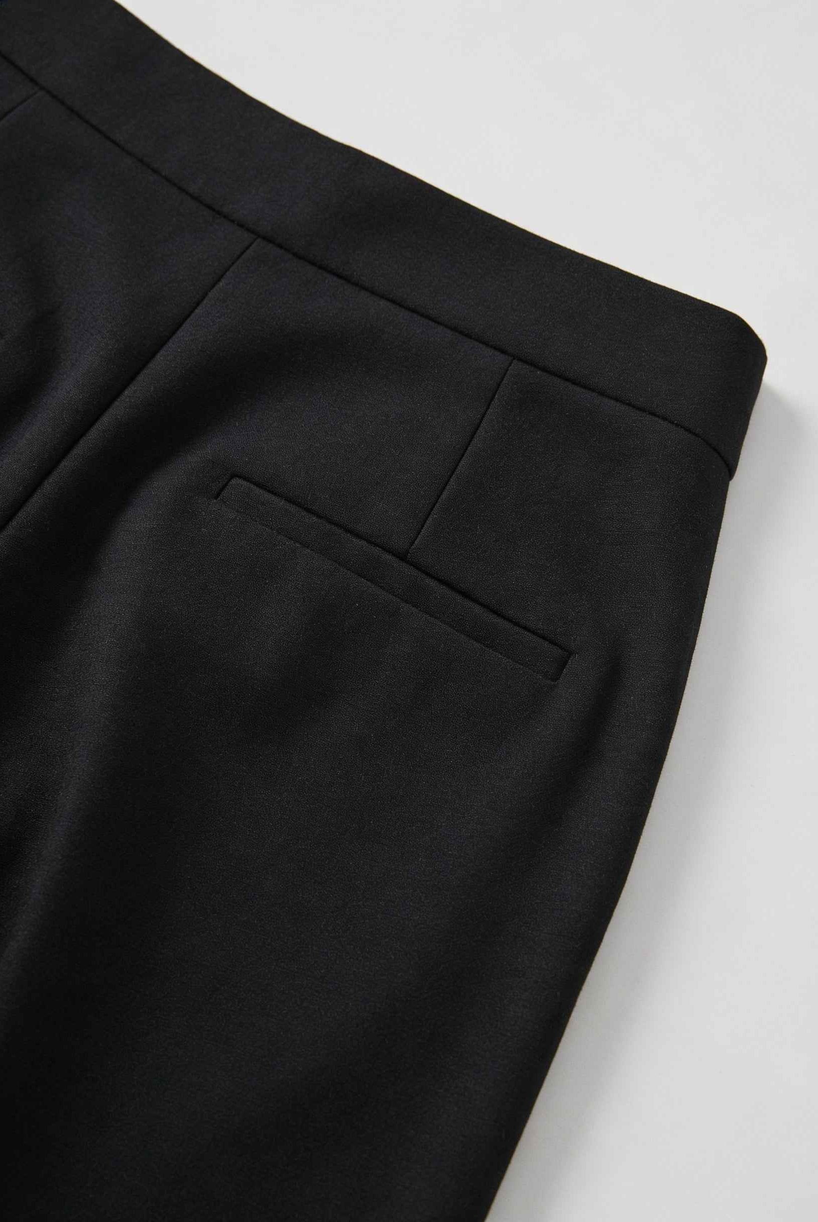 Victoria Lumina women's high-waisted black trousers with a tailored fit and comfortable design, perfect for stylish office wear.