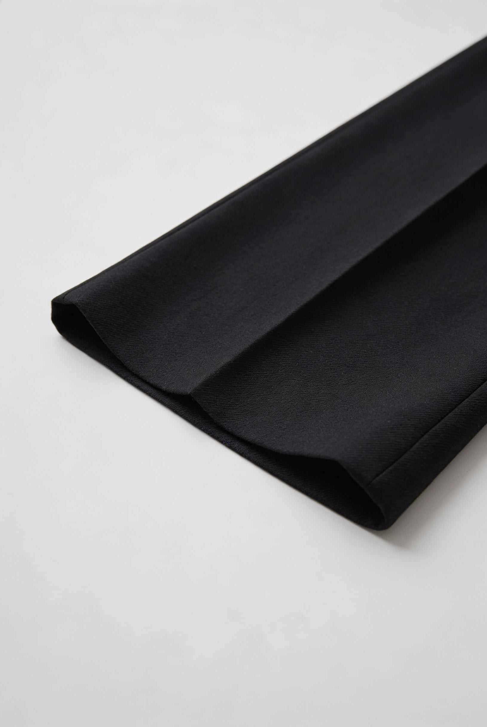 Victoria Lumina high-waisted black women's trousers with tailored fit and comfortable design, shown on a model.
