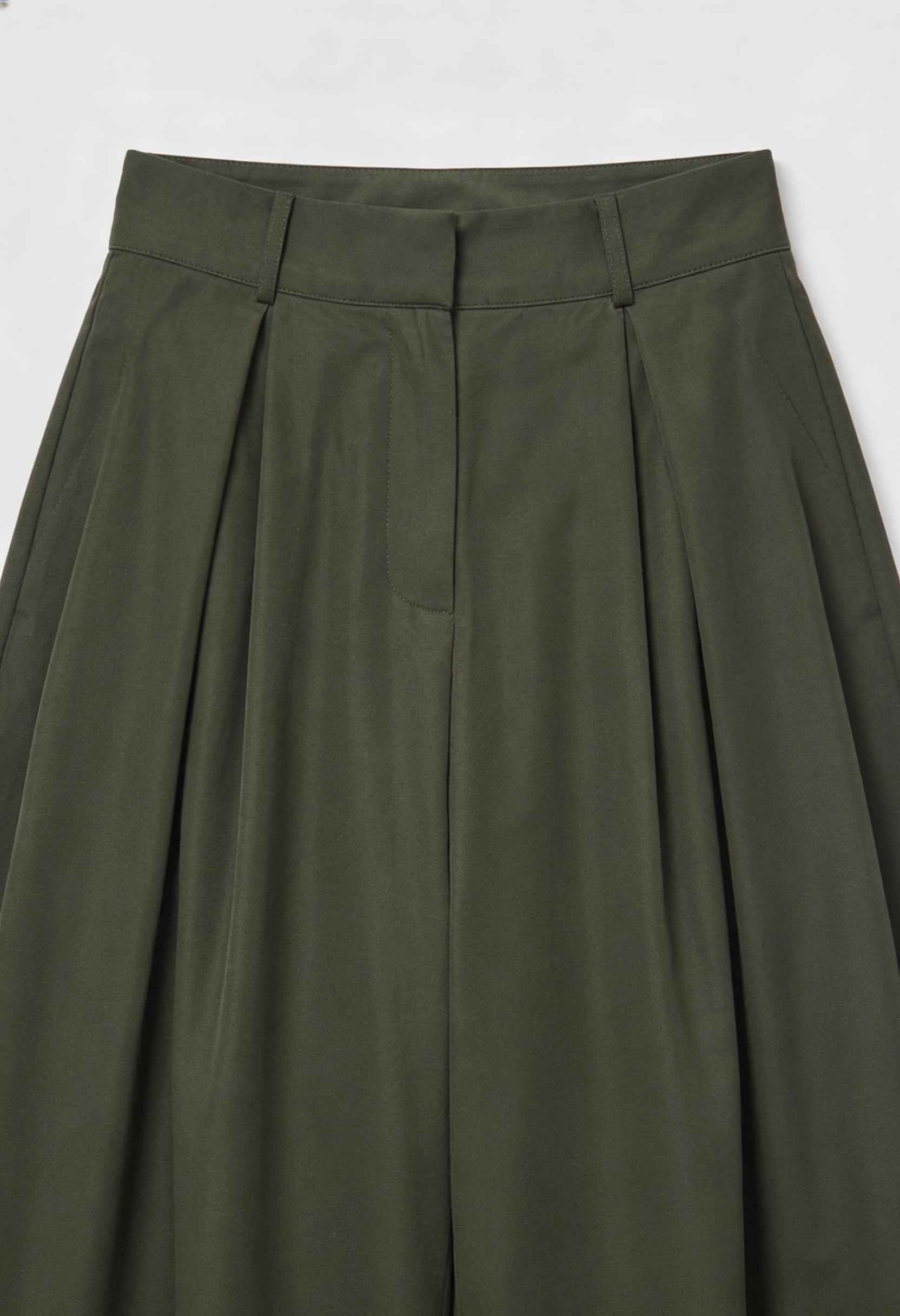 Victoria Lumina Wear high-waisted wide-leg trousers for women in army green, tailored fit and stylish for modern fashion.
