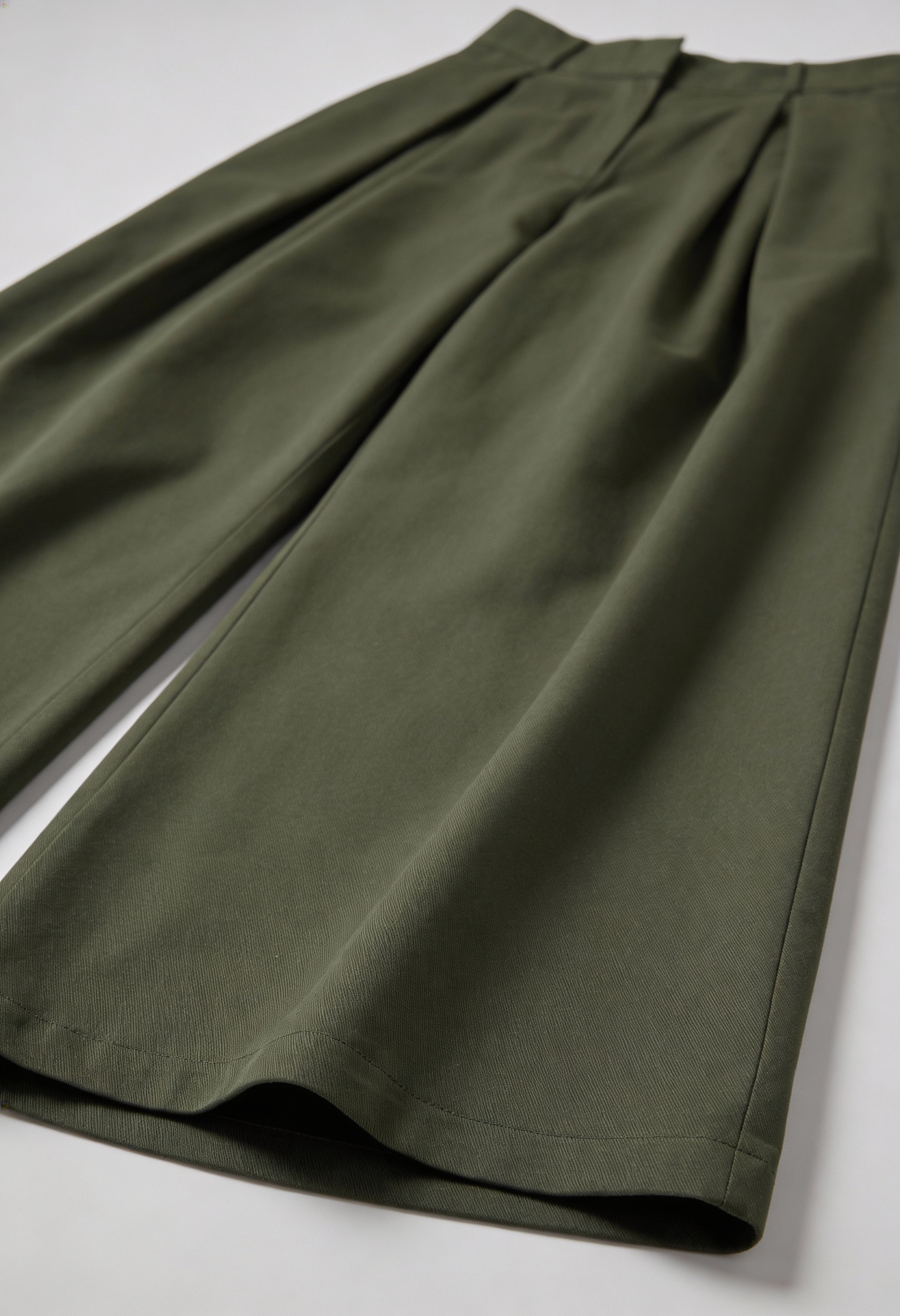 Victoria Lumina high-waisted wide-leg trousers for women, army green tailored trousers with a relaxed fit.
