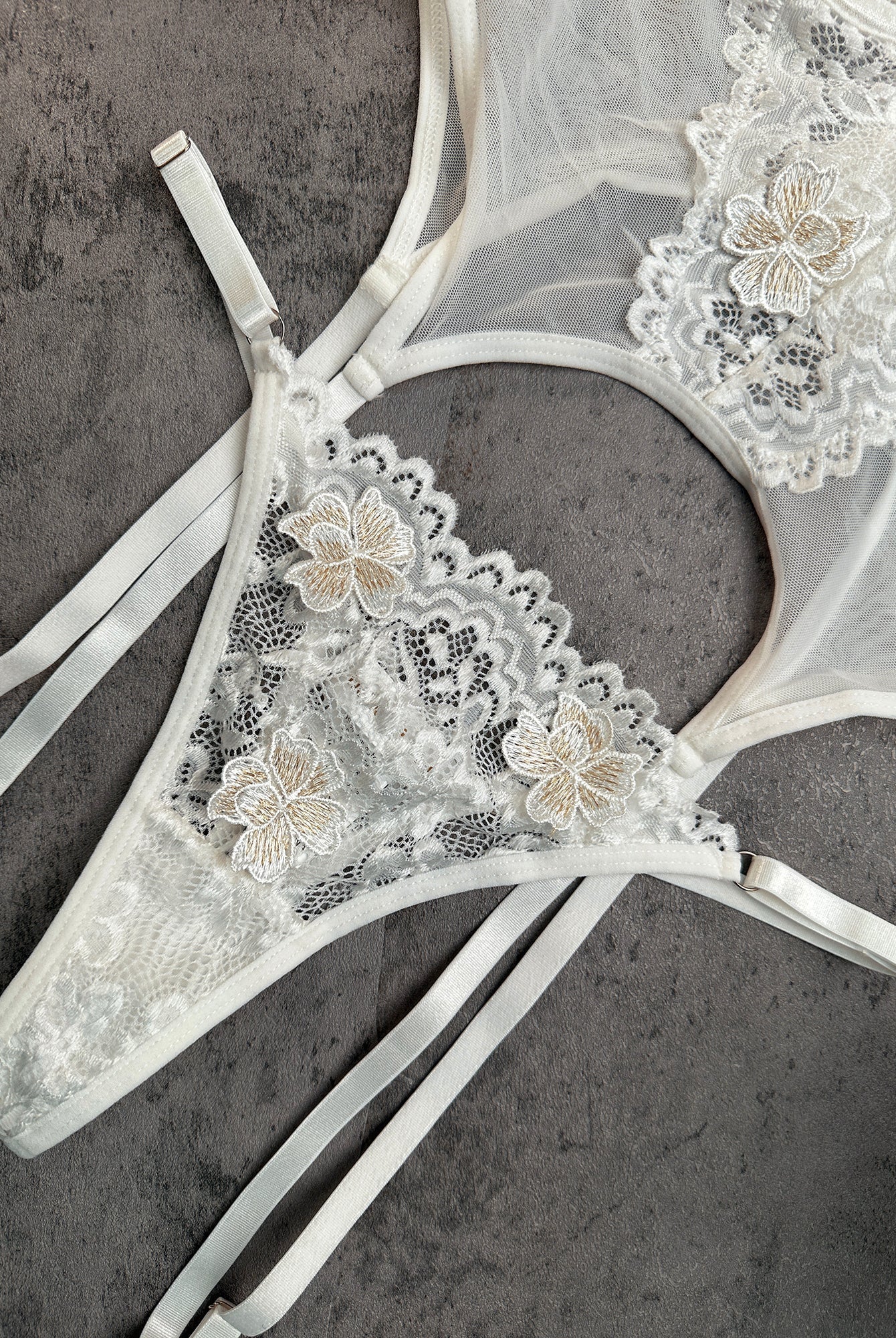 White Vintage Embroidered Lace Lingerie Set