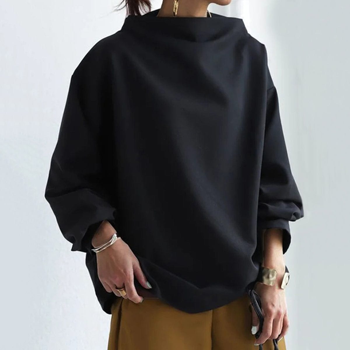 Rachel Lumina high-neck women's top with long sleeves, stylish and elegant, in a soft fabric for a chic everyday look.