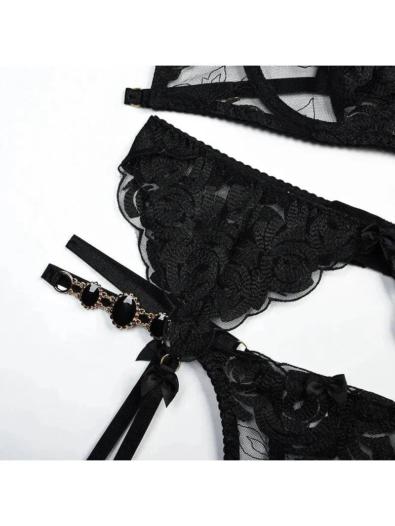 Lumina Vancouver Marte lingerie set featuring a feminine bra and matching underwear in delicate fabric.