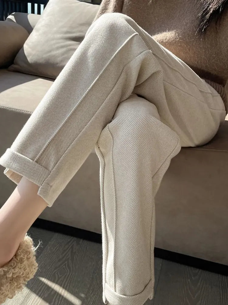 Gray high-waisted pencil trousers from Lumina Wear's Isabella collection, tailored for a sleek, elegant fit.