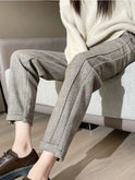 Gray high-waisted pencil trousers from Lumina Wear, style Isabella, featuring a tailored fit and elegant design for women.