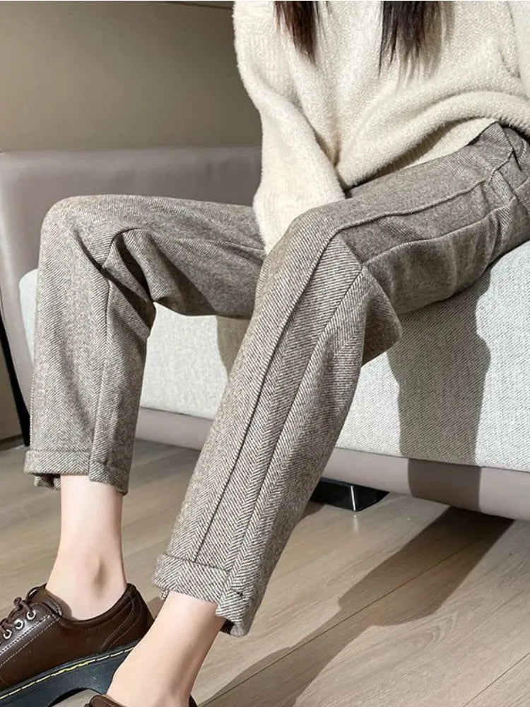Gray high-waisted pencil trousers from Lumina Wear's Isabella collection, tailored for a sleek, elegant fit.