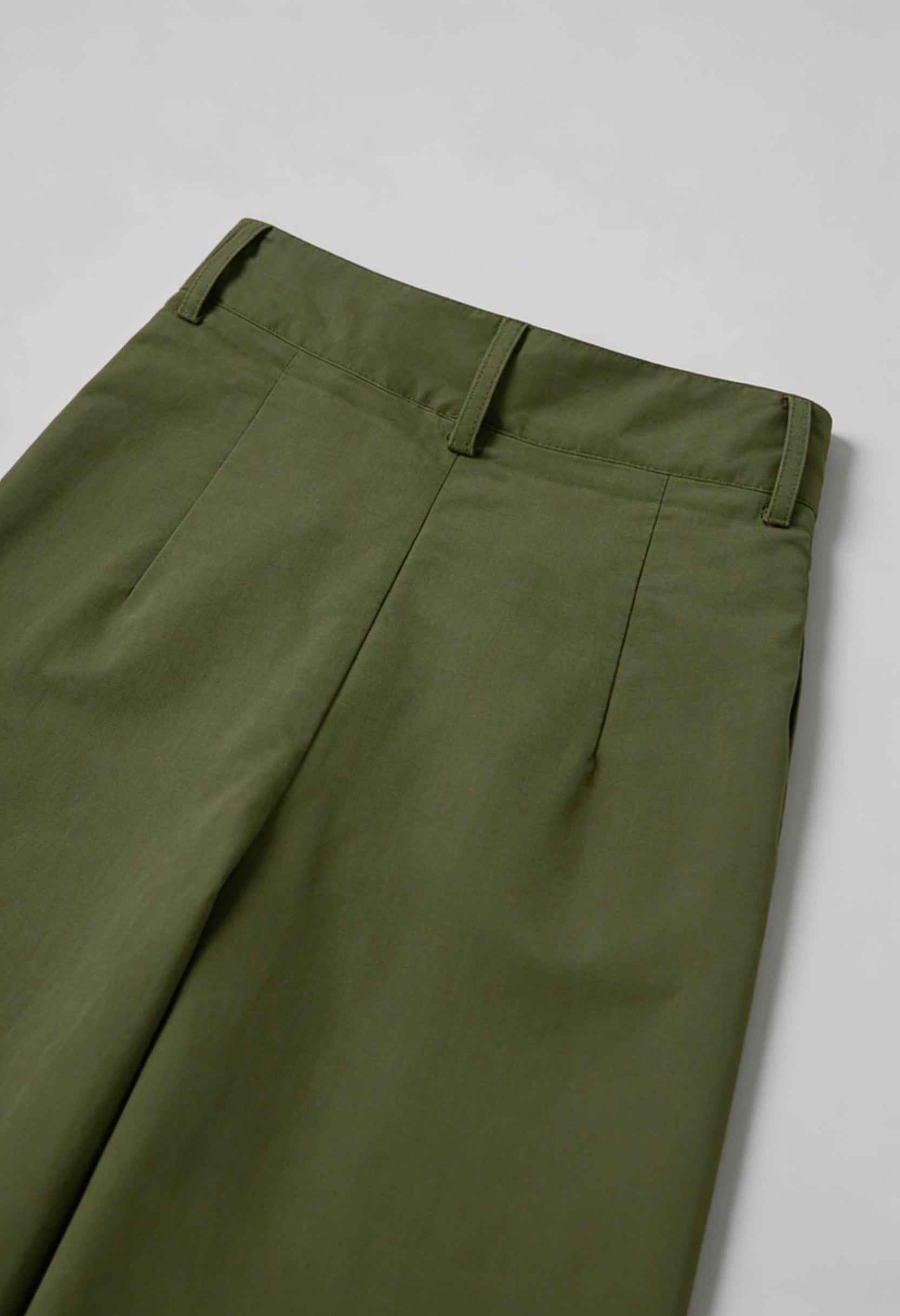 Isabella Lumina Wear green flowy palazzo pants with stretch fabric, wide-leg style, on a model.