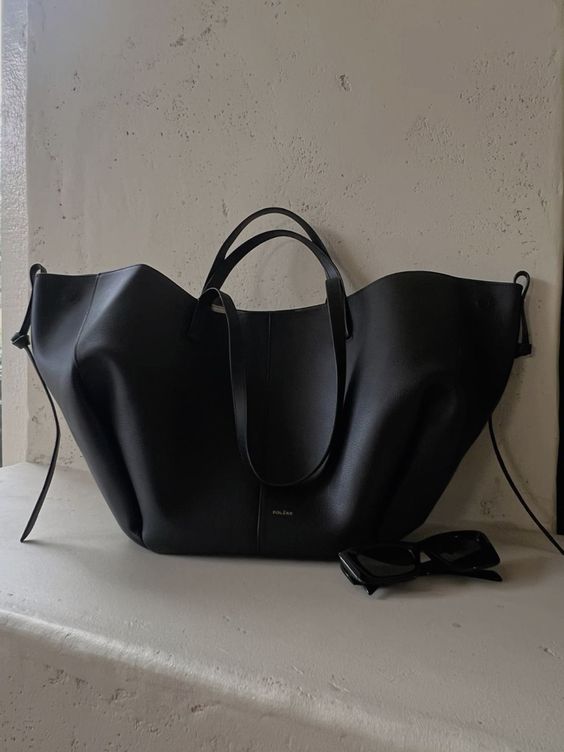 Brown Isabella oversized vintage handbag with versatile straps by Lumina Wear, showing textured leather and adjustable shoulder straps.