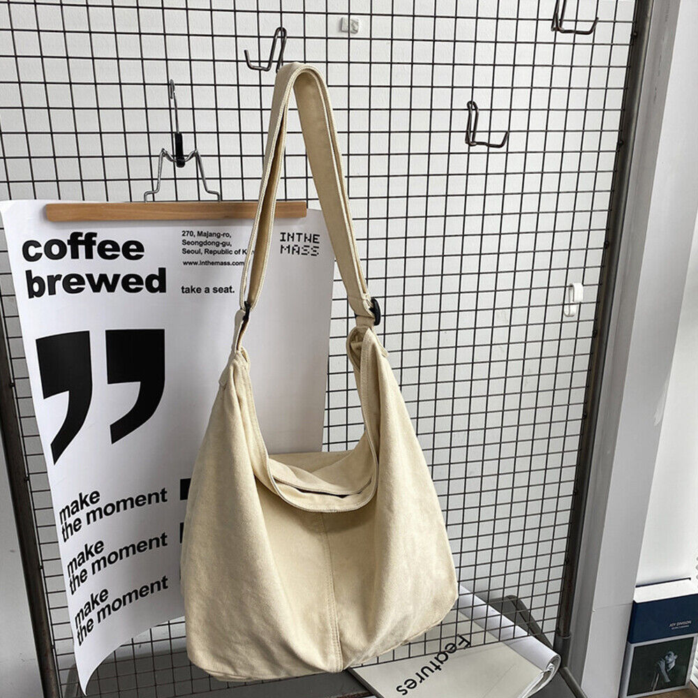 Lumina Wear Noa beige canvas shoulder bag with an oversized design, minimalist style, perfect for casual or everyday use.