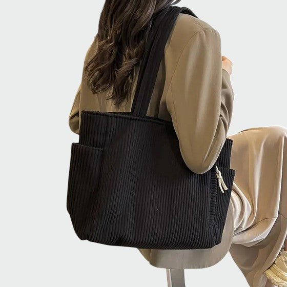 Lumina Wear Tilda chic minimalist tote bag with spacious interior, green color, stylish design, perfect for everyday use.