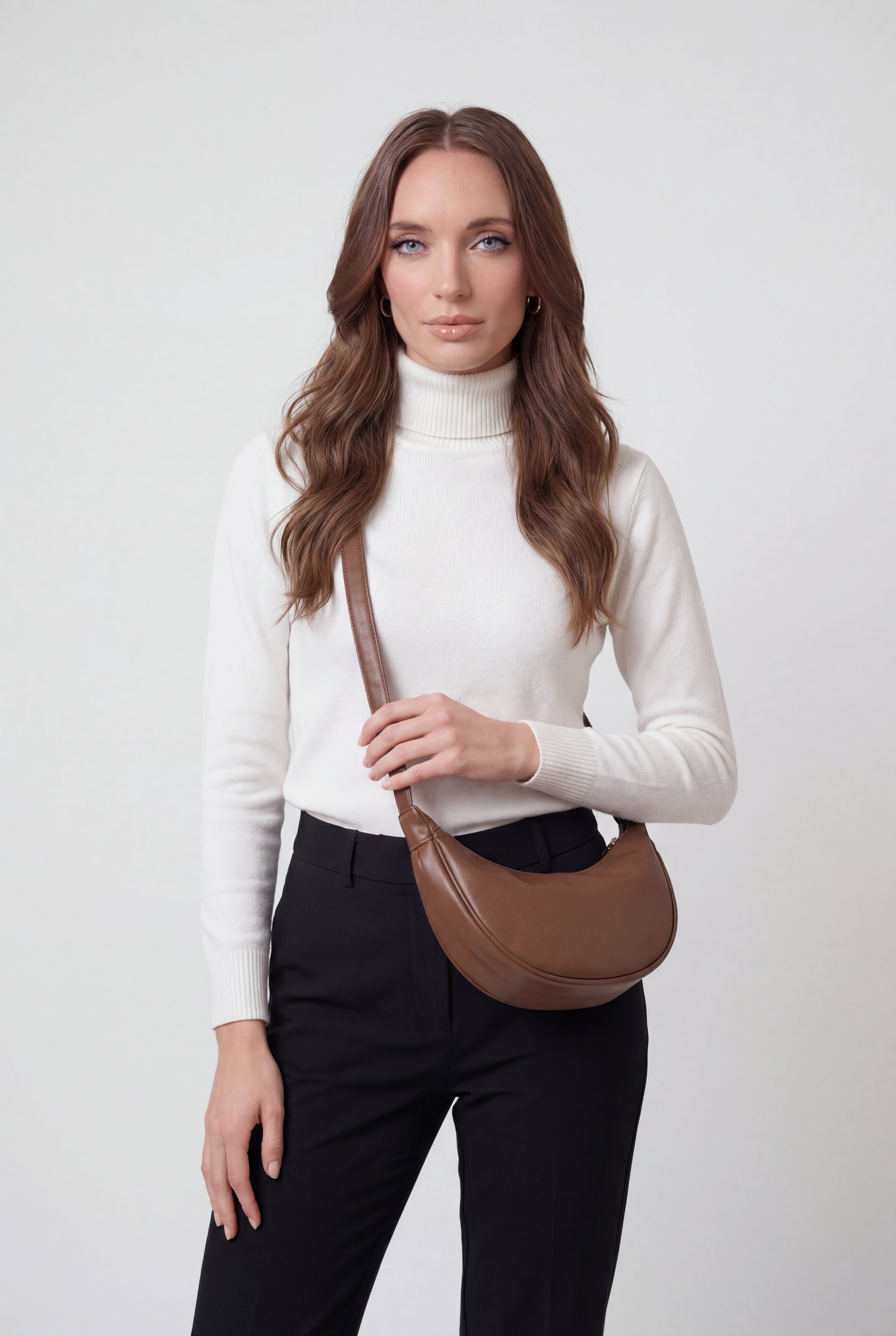 Lumina Wear Victoria black adjustable belt handbag with multiple pockets, stylish and functional for everyday use.