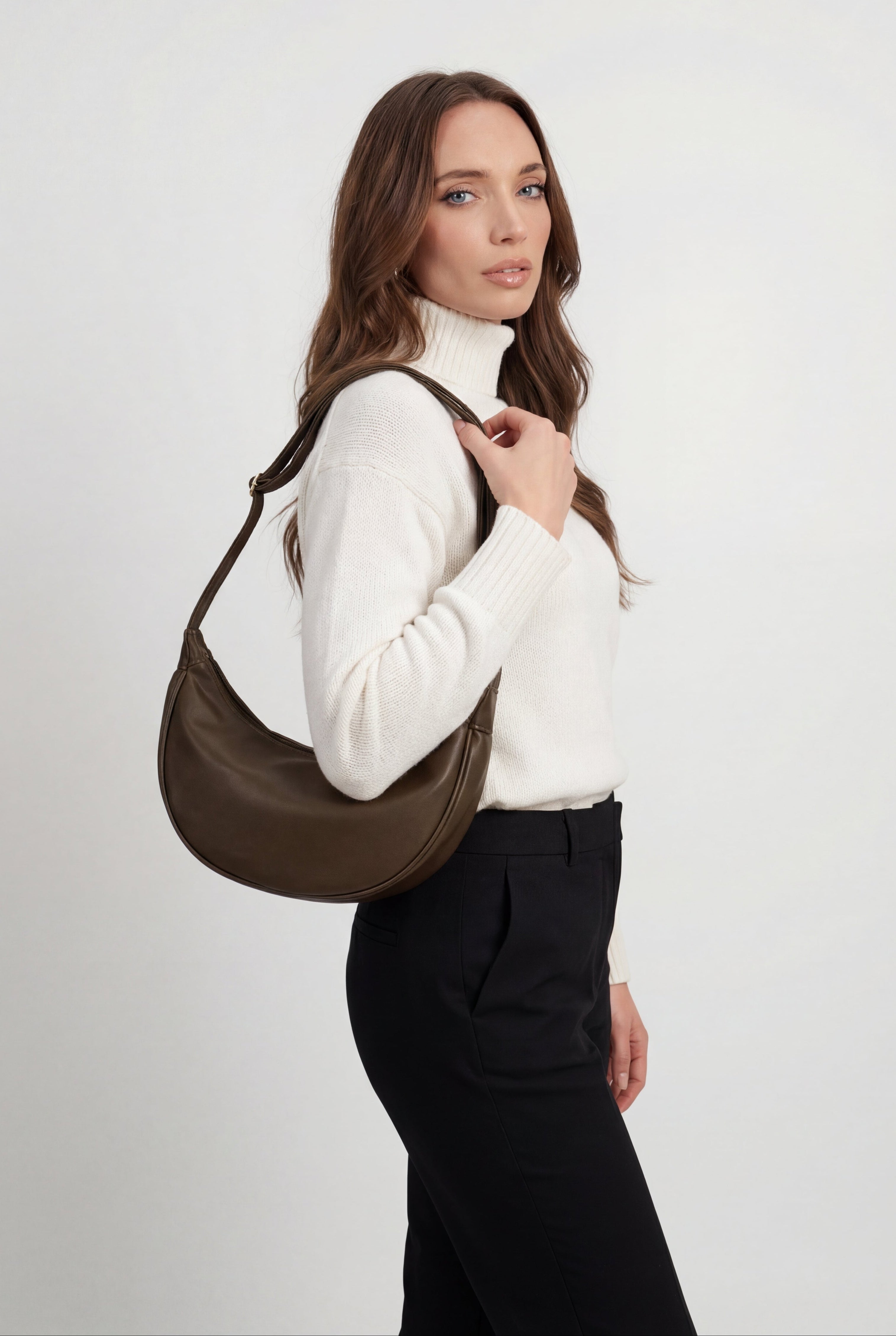 Victoria Lumina Chic adjustable belt handbag with multiple pockets, black leather, stylish and versatile for everyday use.