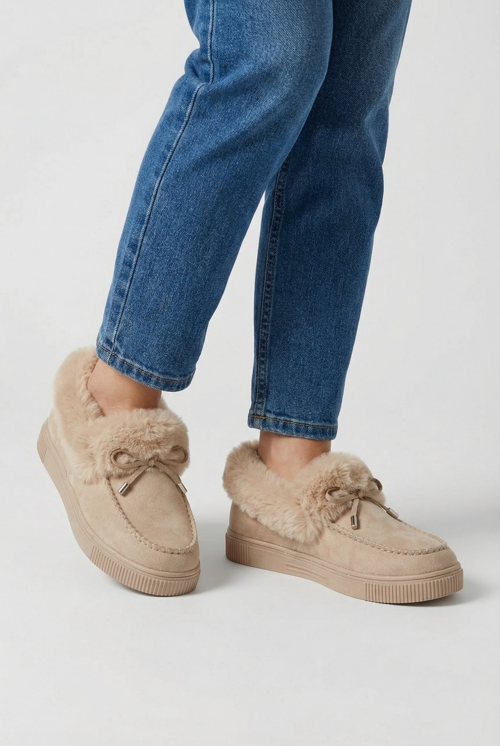 Lumina Wear Victoria beige winter boots for women with sturdy soles and warm lining, ideal for cold weather.