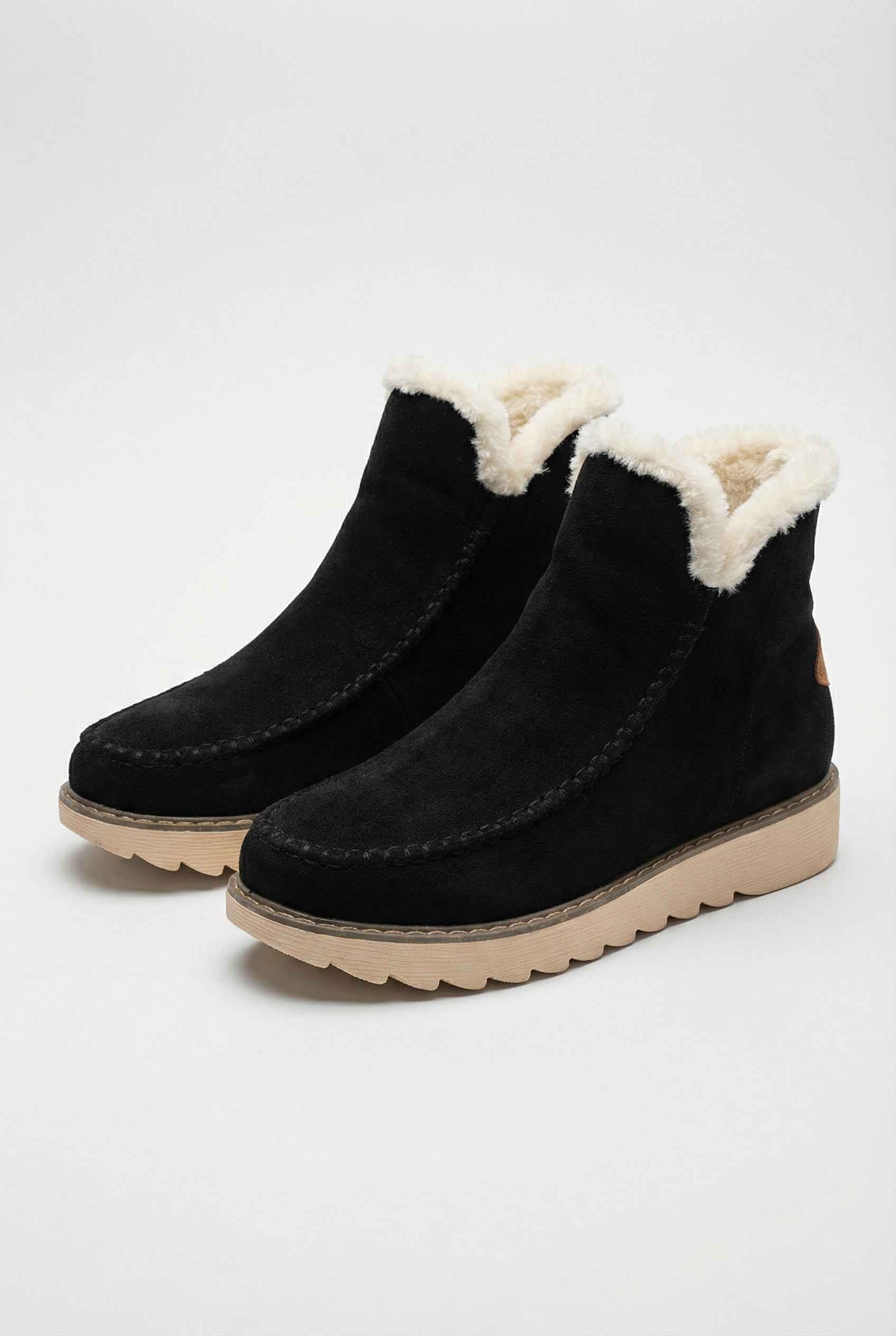 Black Victoria Lumina Wear ankle boots with warm lining, stylish ankle-high design and sturdy sole, size 36.