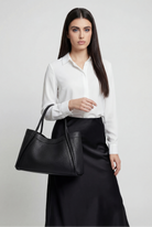 Lumina Wear Victoria black tote bag with spacious pockets, stylish handbag made for everyday use and versatile fashion.