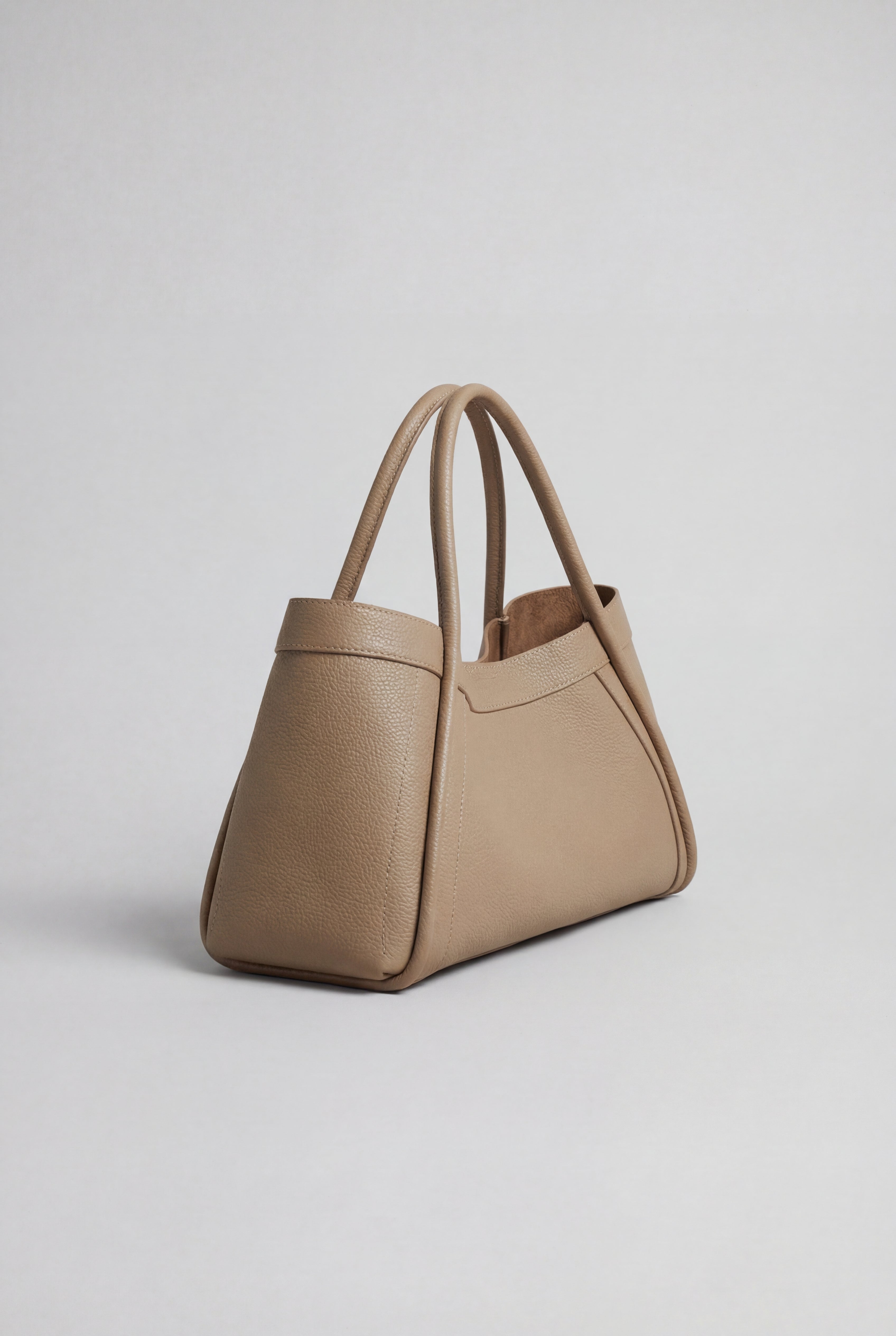 Lumina Wear Victoria black tote bag with spacious pockets, stylish hand-held handbag for everyday use.