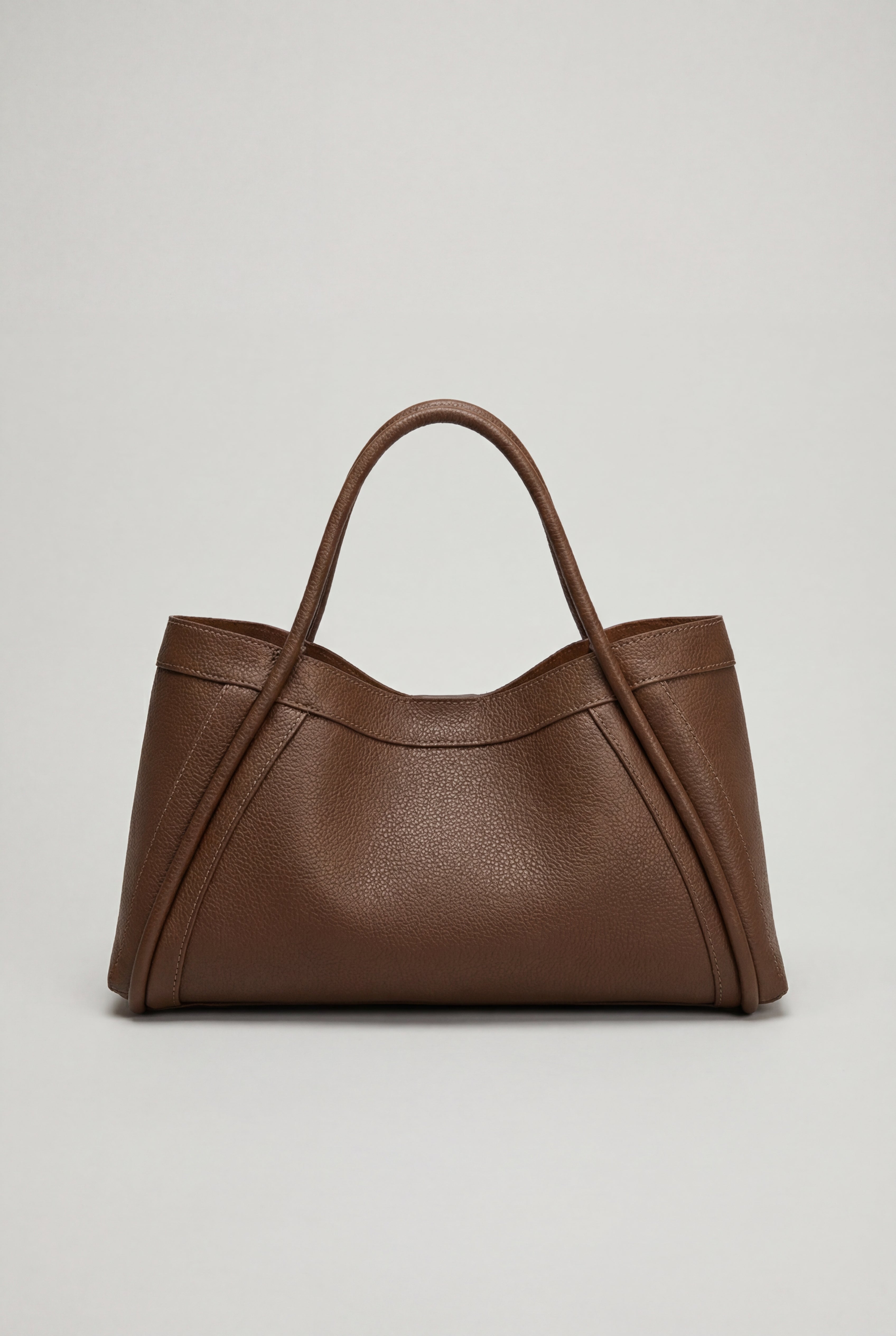 Lumina Wear Victoria black tote bag with spacious pockets, stylish handbag perfect for everyday use.