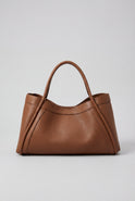 Lumina Wear Victoria chic black tote bag with spacious pockets, stylish handbag for everyday use and versatile fashion.