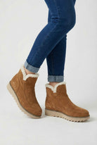 Victoria Lumina brown ankle boots with warm lining, stylish leather design and low heel, perfect for cold weather.