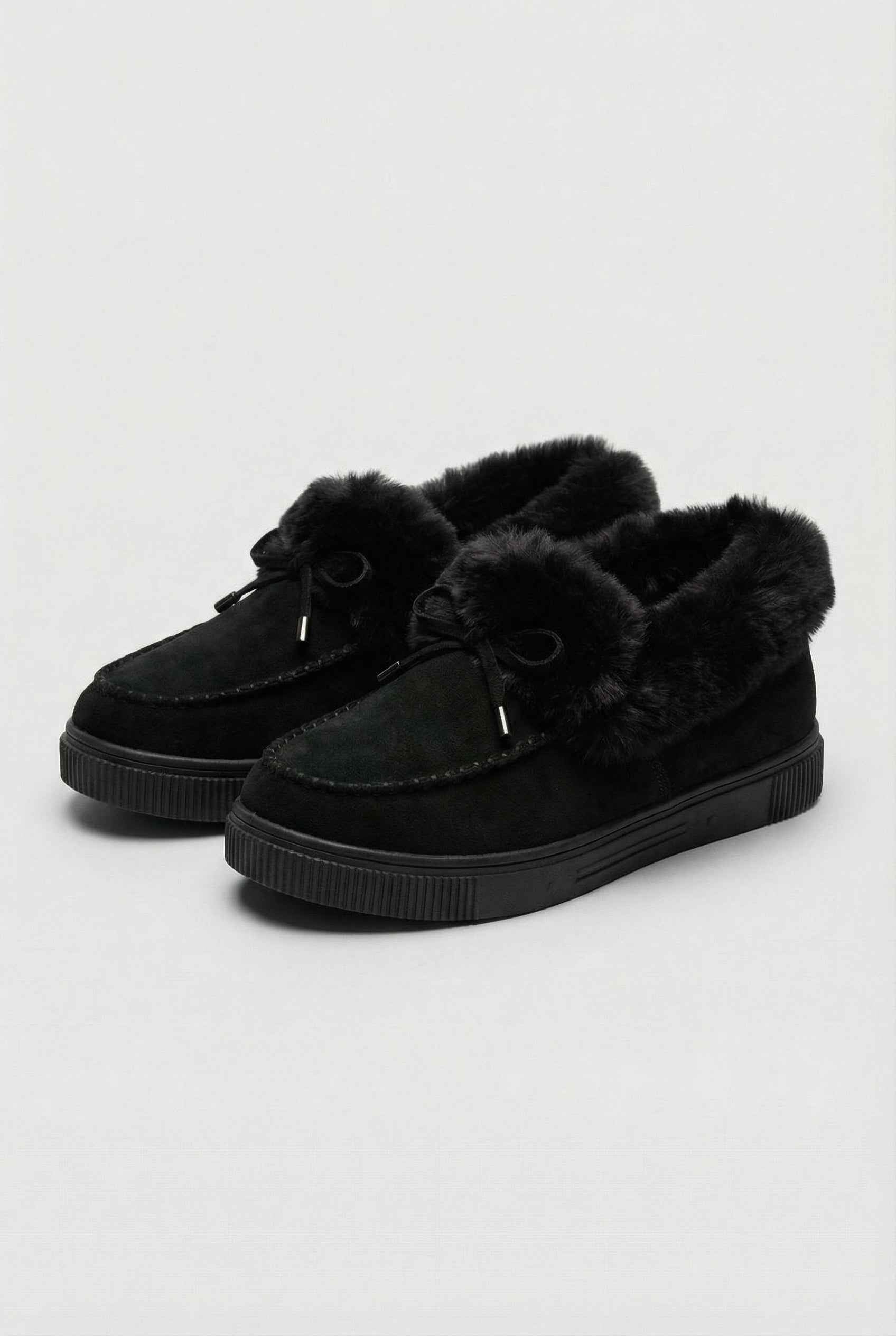 Victoria cozy black winter boots with warm lining from Lumina Wear, featuring a stylish design and comfortable fit for women.