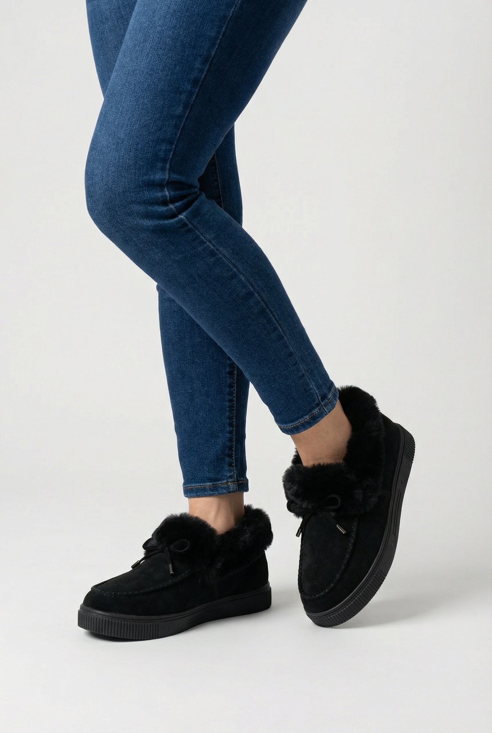Victoria cozy black winter boots with warm lining, Lumina Wear, for women, featuring a stylish design and comfortable fit.