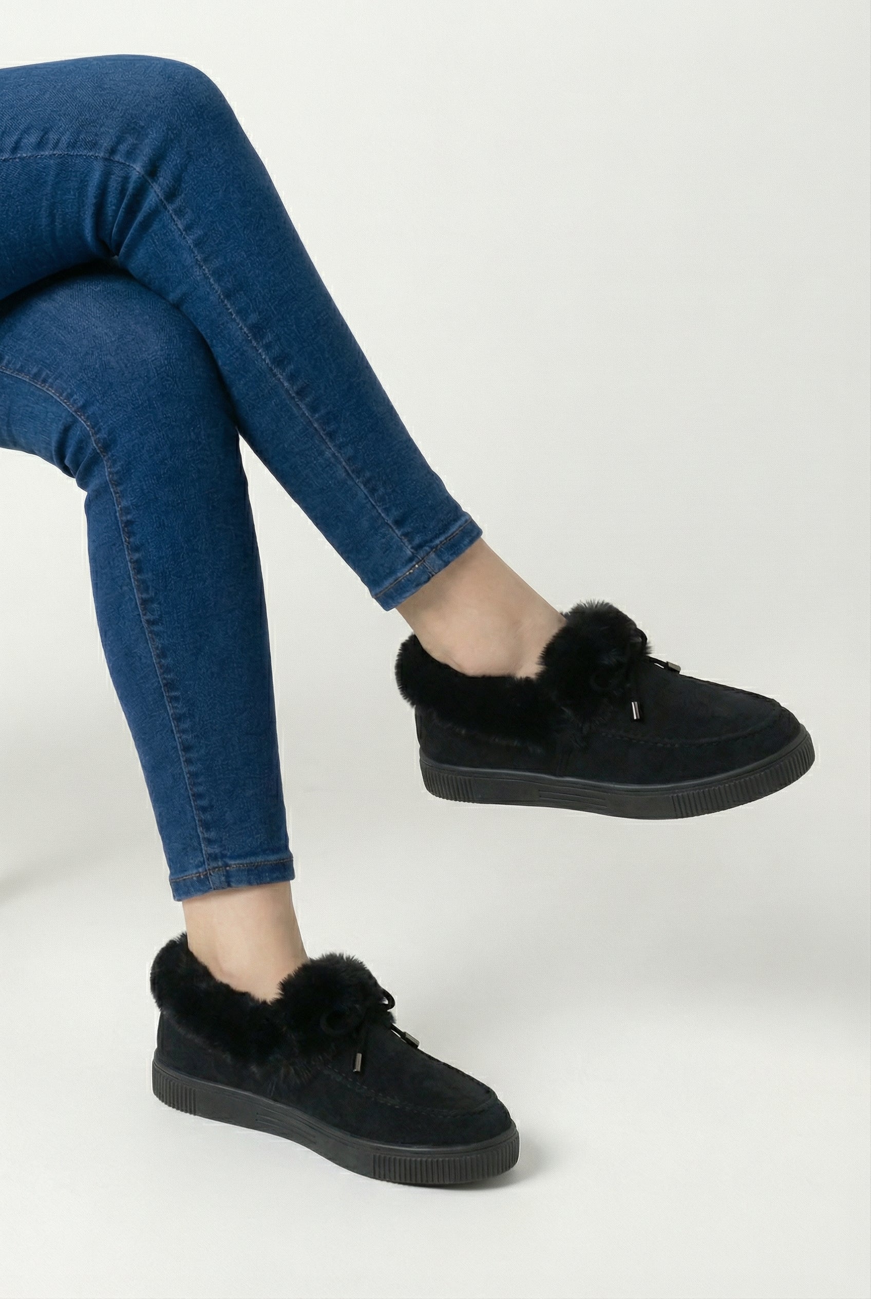 Victoria cozy black winter boots with warm lining from Lumina Wear, featuring durable material and comfortable fit for women.