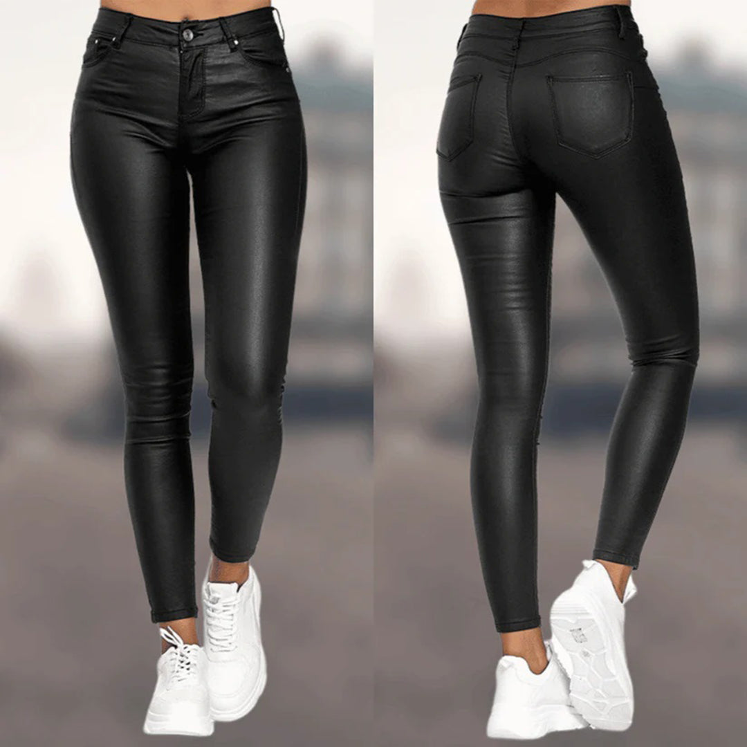 Lumina Wear Victoria black trousers, elegant and comfortable fit, tailored pants for a stylish professional look.