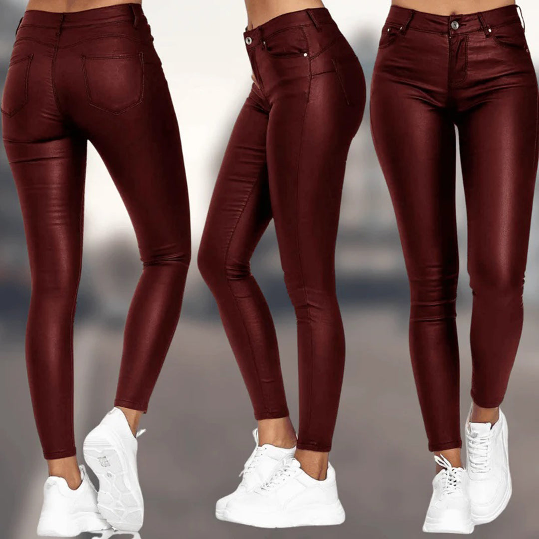 Black Victoria Lumina Wear trousers with a comfortable fit, tailored for an elegant look, shown on a model.