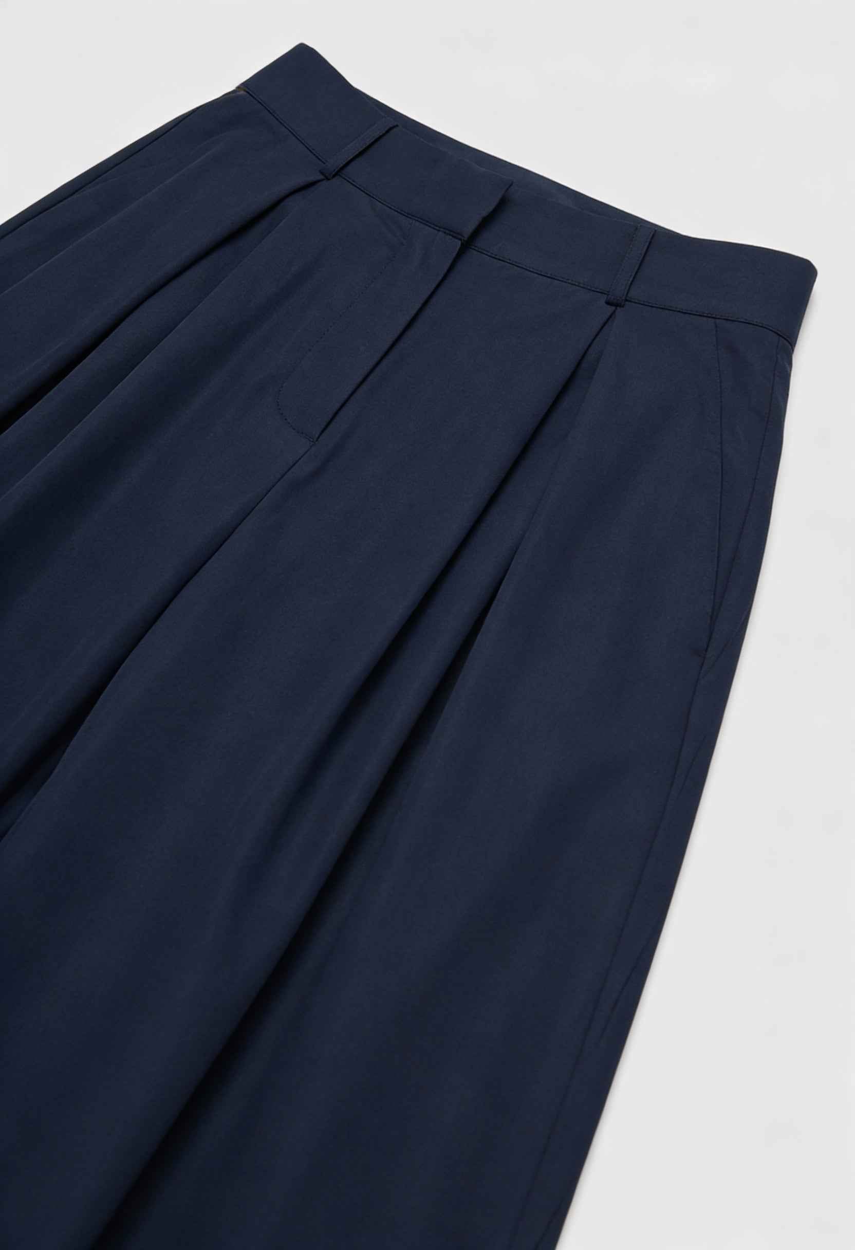 Navy blue Victoria wide-leg trousers from Lumina Wear featuring stretch fabric and elegant fit, displayed on a neutral background.