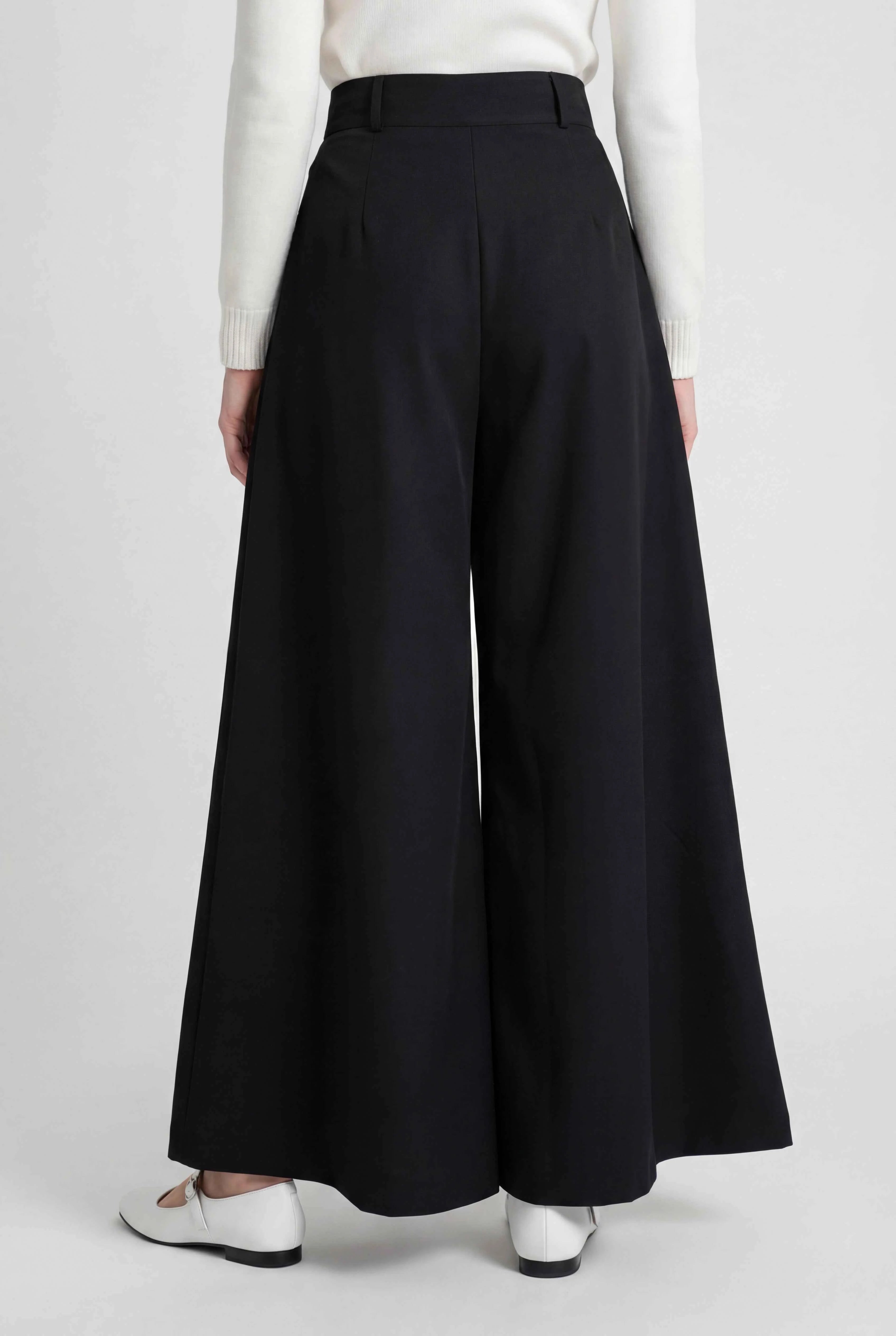 Black Victoria high-waisted wide-leg trousers from Lumina Wear, featuring an elegant fit and tailored design.