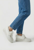 Victoria insulated winter boots by Lumina Wear featuring a cozy lining and stylish design in white, size 35.