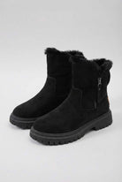 Victoria Lumina black waterproof winter boots for women, stylish winter footwear with sturdy soles and cozy lining.