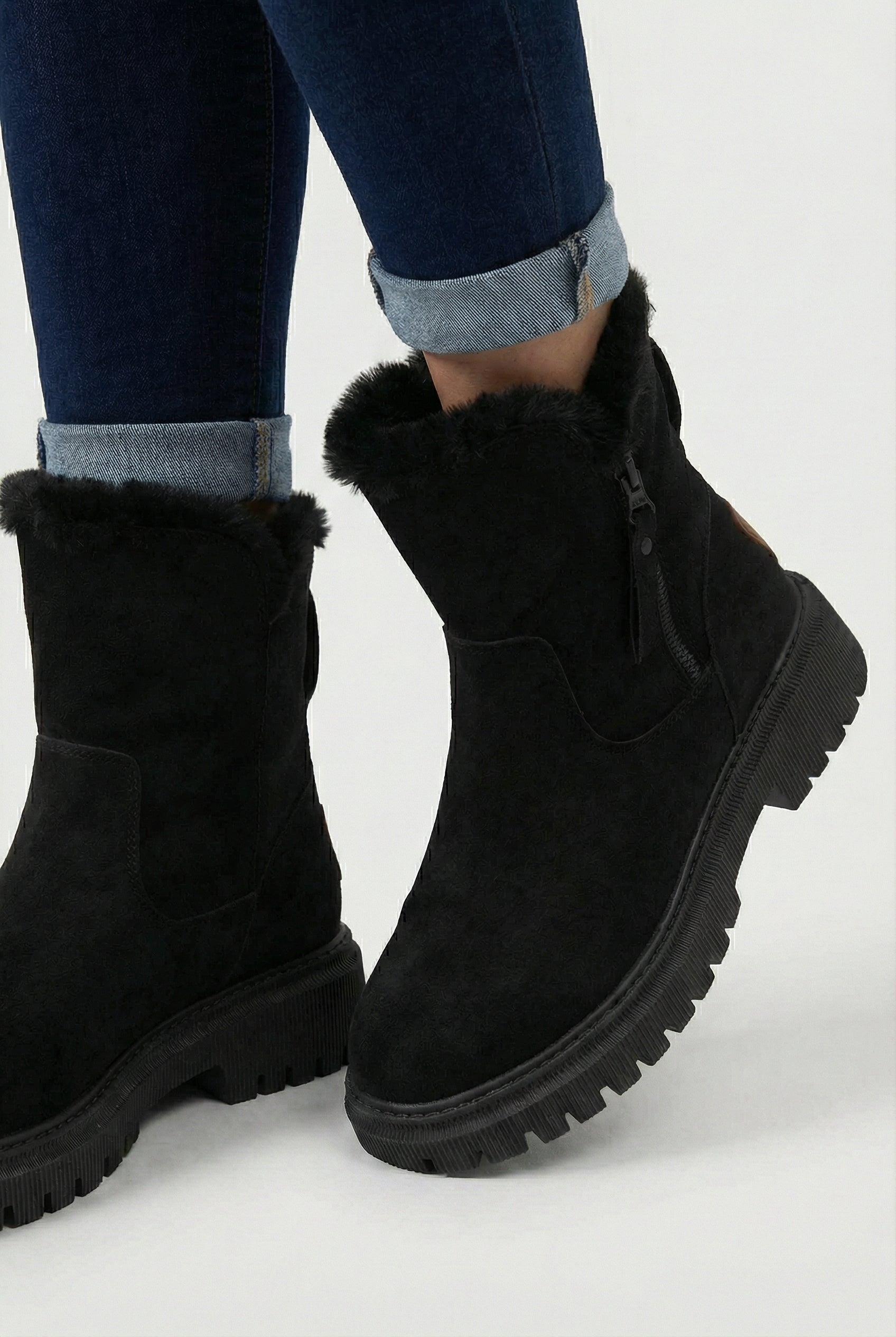 Victoria Lumina black waterproof winter boots for women with a snug fit and stylish design, suitable for cold weather.