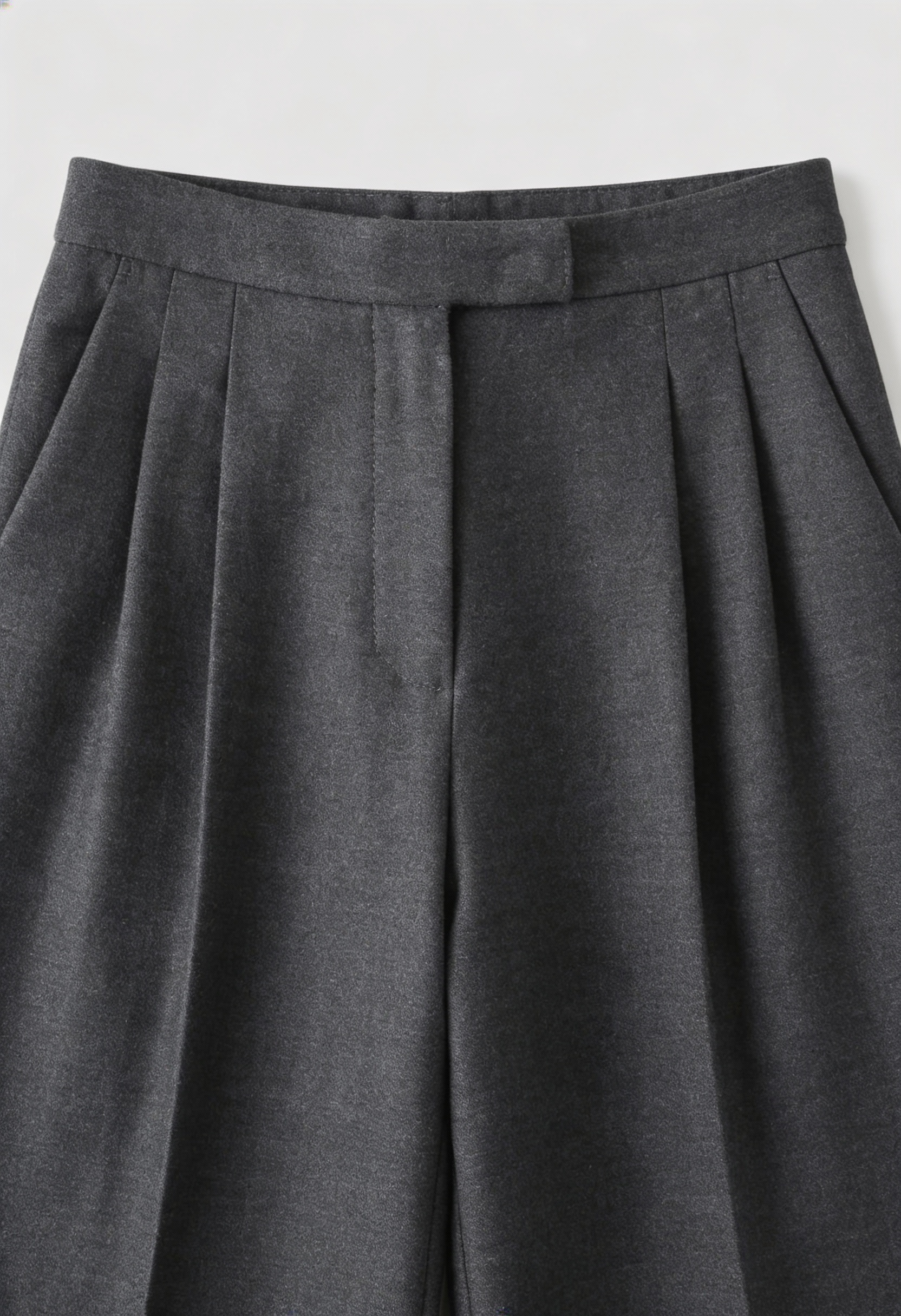 Victoria Lumina high-waisted gray trousers with tailored fit and elegant draping, shown on a model, in size XS.