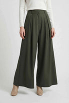 Victoria Lumina Wear high-waisted wide-leg trousers for women in army green, tailored for a stylish, comfortable fit.