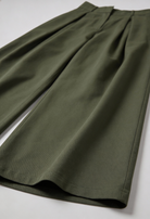 Victoria Lumina high-waisted wide-leg trousers for women, army green tailored trousers with a relaxed fit.